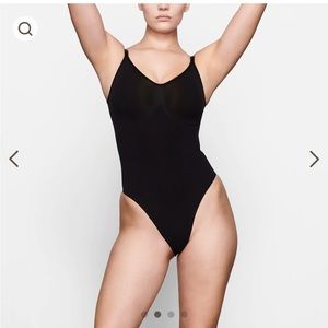 SKIMS SCULPTING THONG BODYSUIT Size S/M